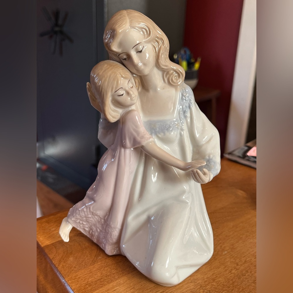 Paul Sebastian 1990 Mother and Daughter Figurine Mother's Love